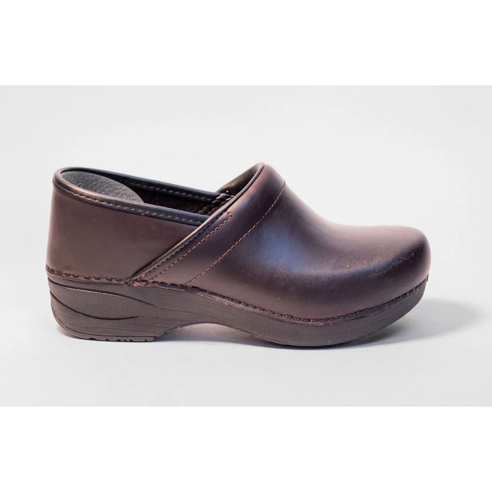 Dansko XP 2.0 Brown Waterproof Pull Up clogs size 40 (USA 9)